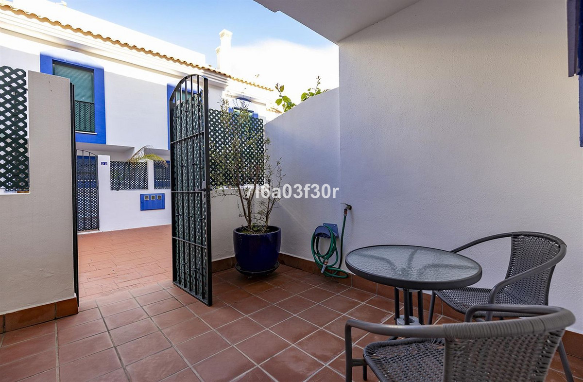 5 Bedroom Townhouse in San Pedro de Alcántara - Photo 27