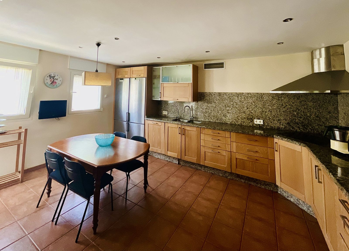 6 Bedroom Villa in Marbella - Photo 16