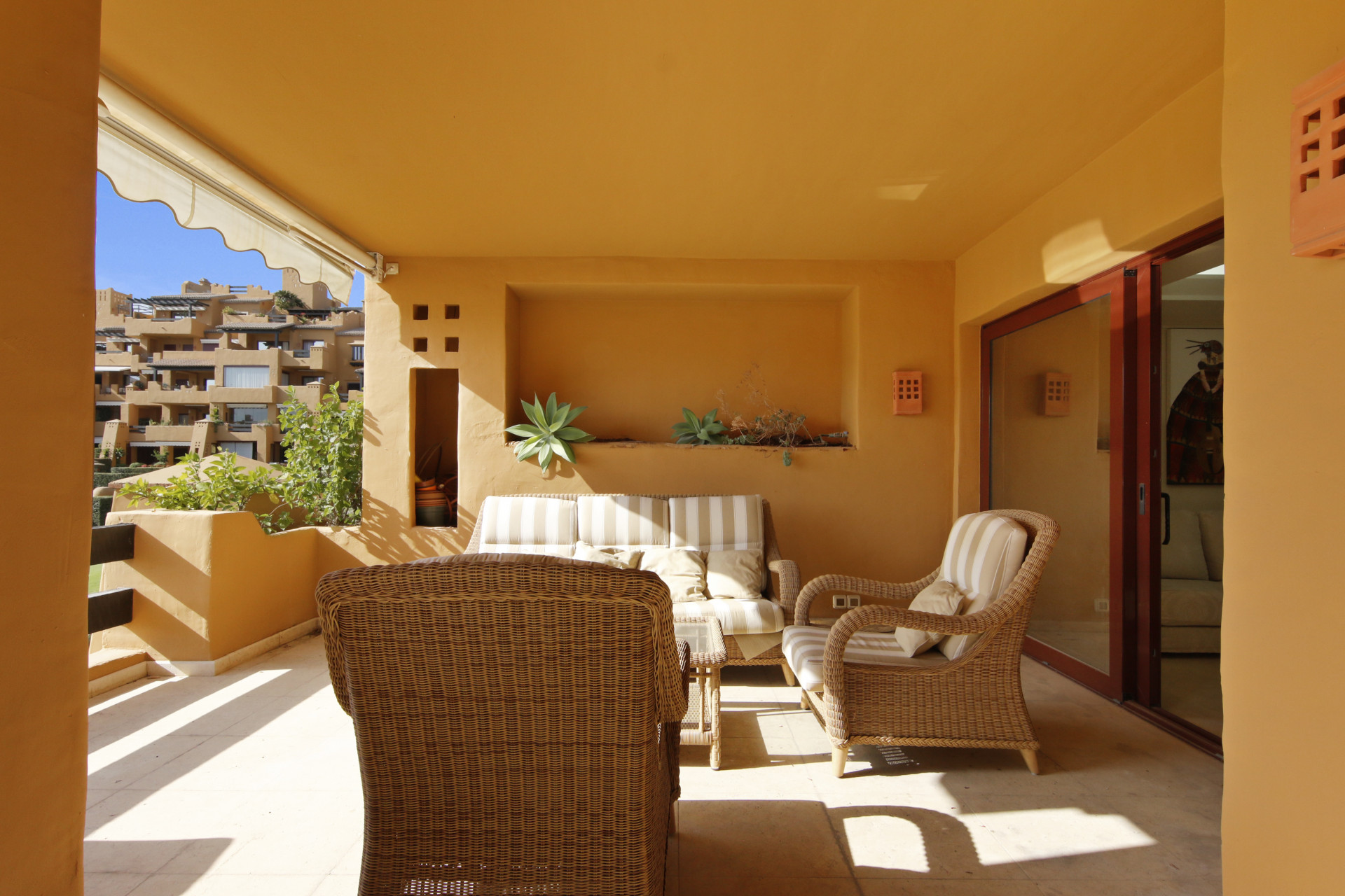 2 Bedroom Apartment in Estepona - Photo 11