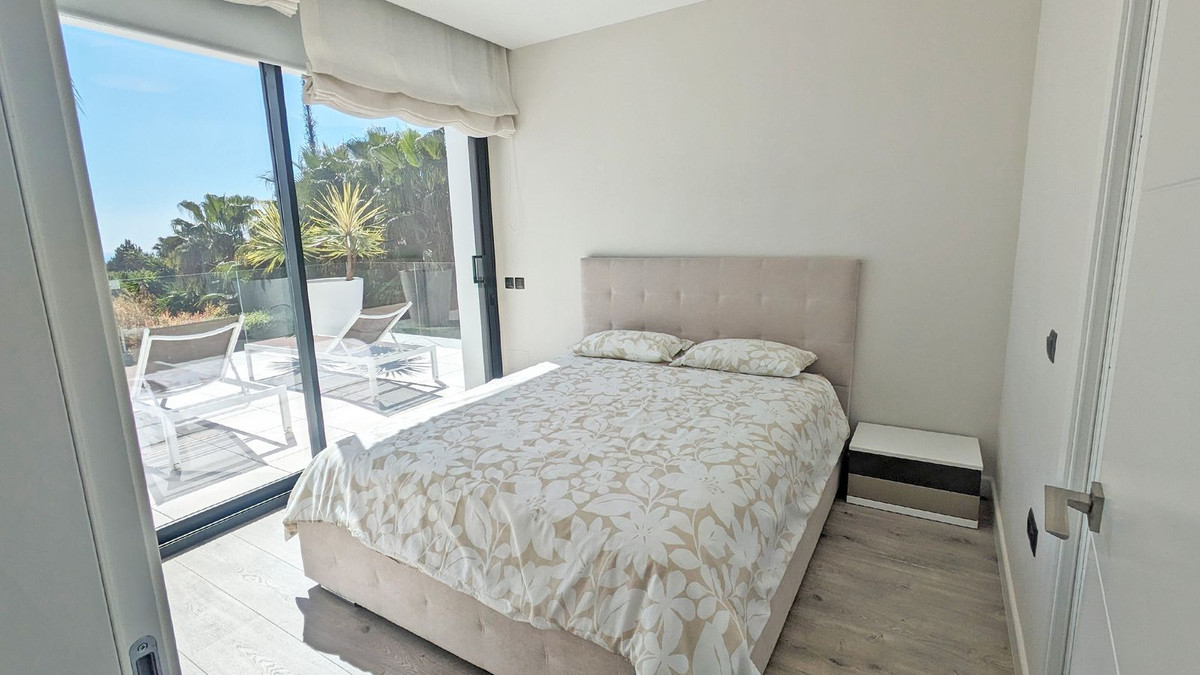 5 Bedroom Villa in Marbella - Photo 25