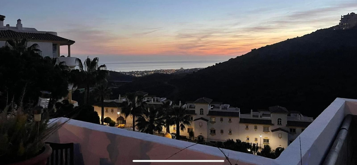 1 Bedroom Penthouse in Mijas - Photo 3