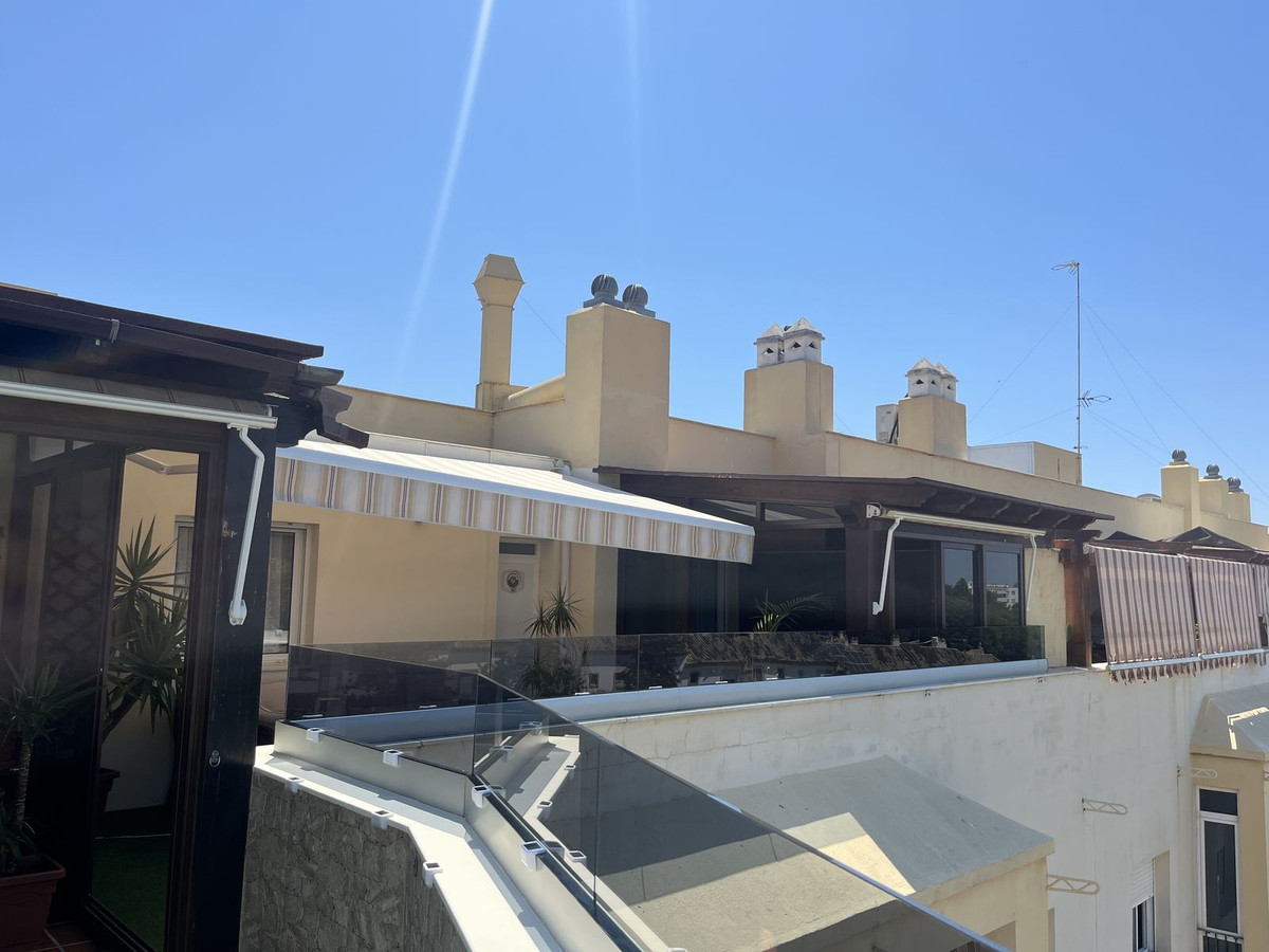 3 Bedroom Penthouse in Estepona - Photo 21