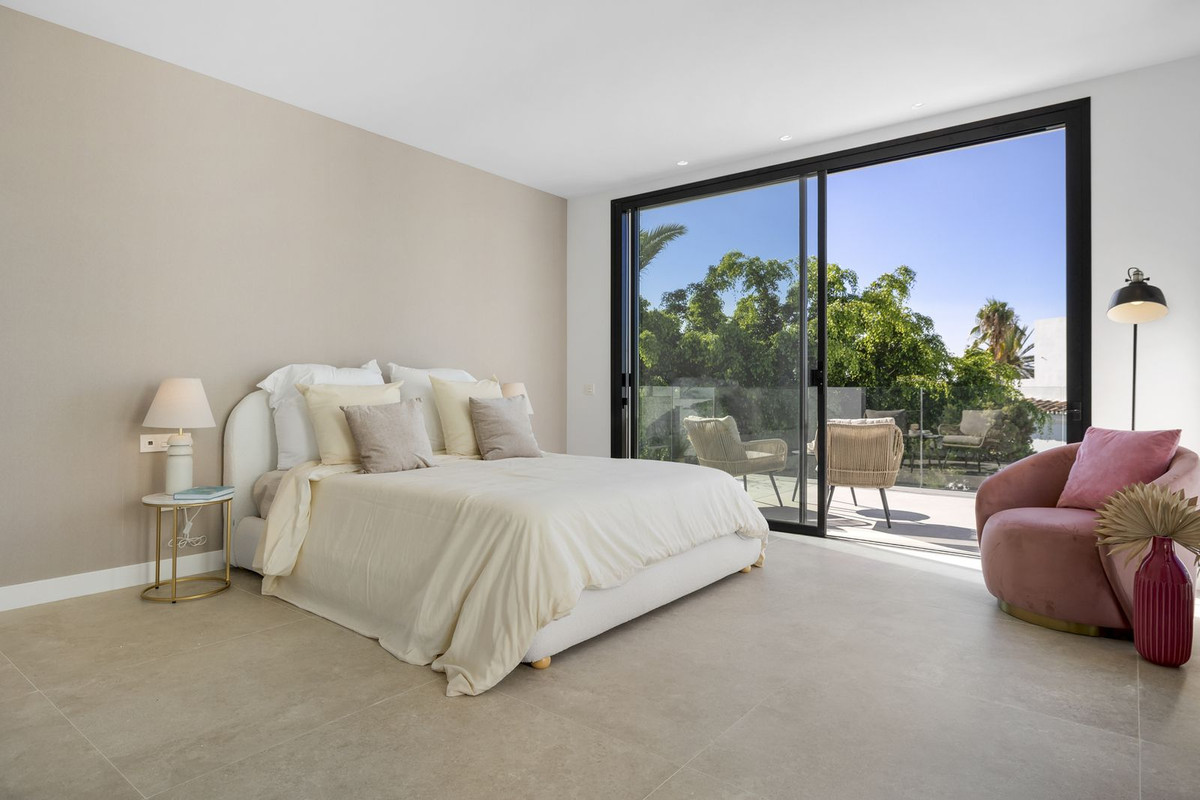 5 Bedroom Villa in Marbella - Photo 13