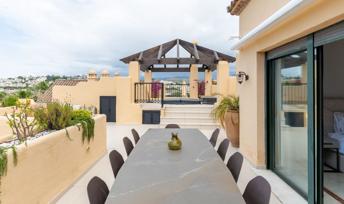 3 Bedroom Penthouse in Estepona - Photo 26