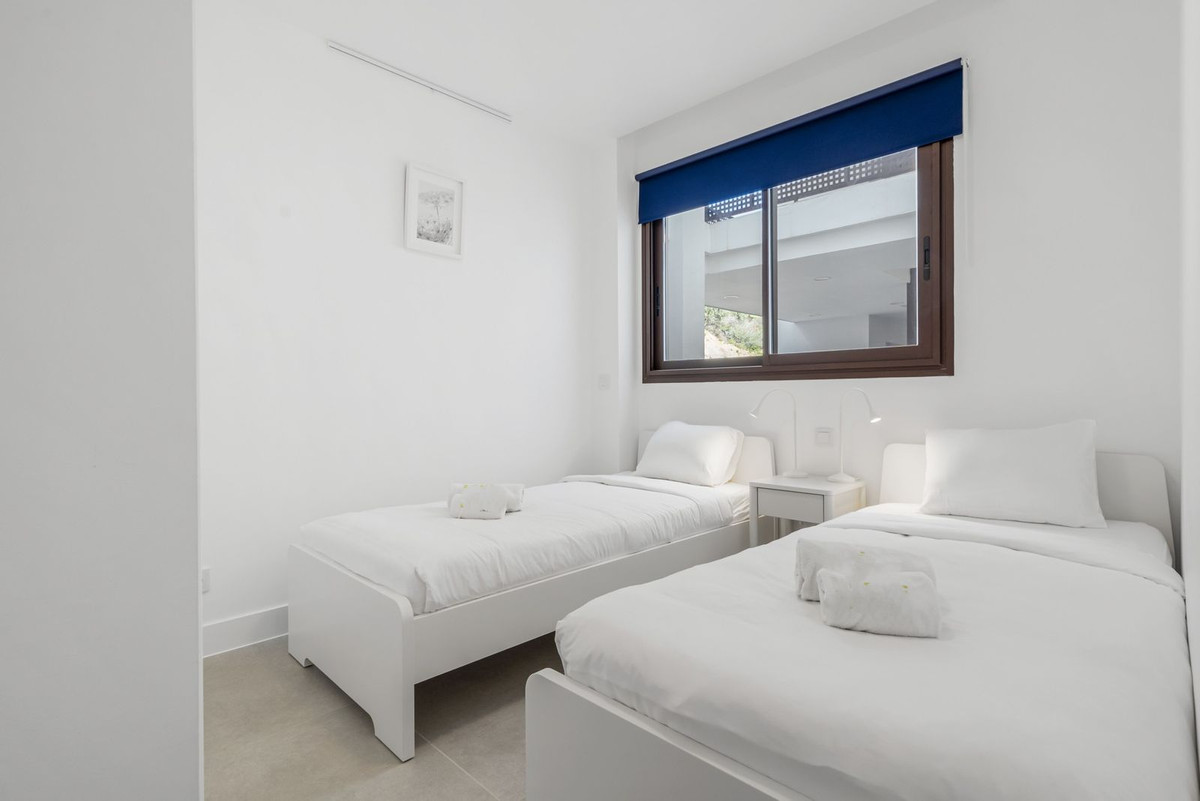 3 Bedroom Apartment in Fuengirola - Photo 25