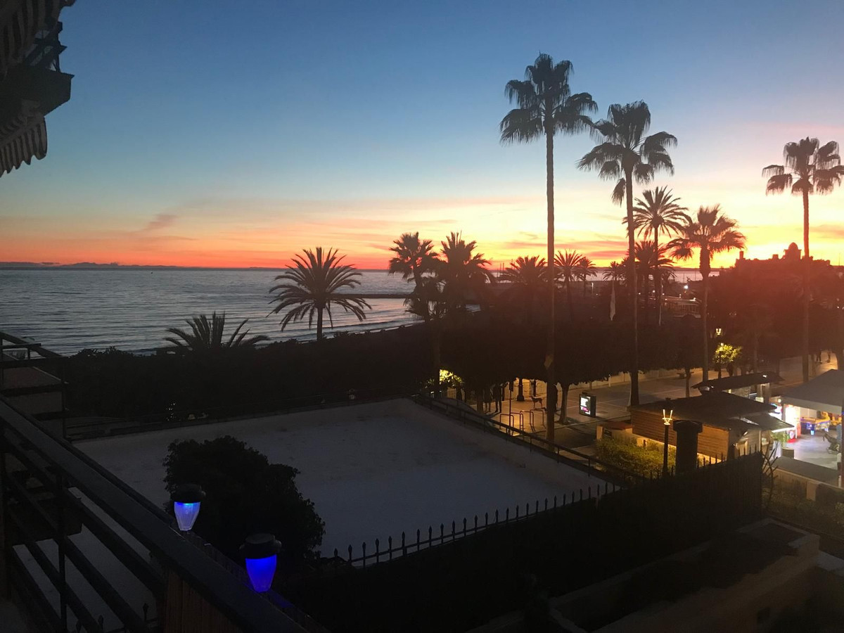 1 Bedroom Apartment in Marbella - Photo 24