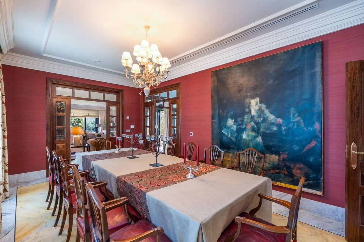 6 Bedroom Villa in Marbella - Photo 4