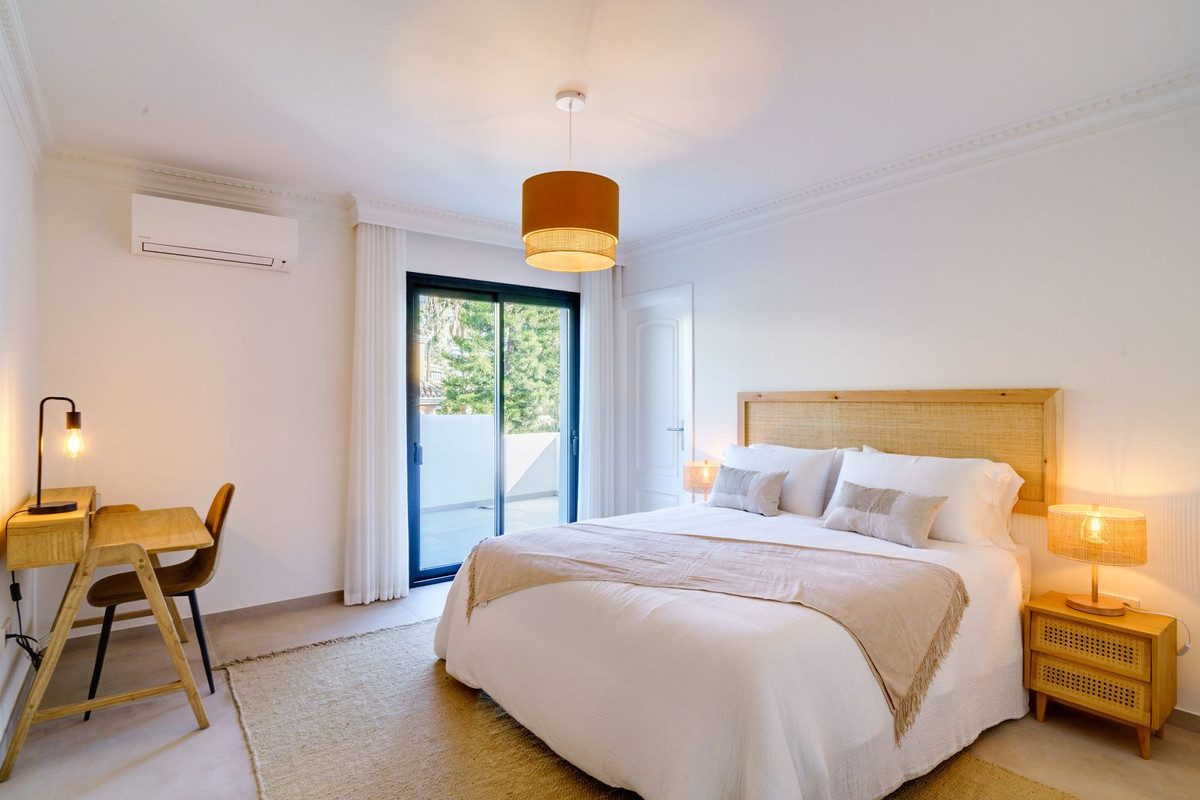 6 Bedroom Villa in Marbella - Photo 6