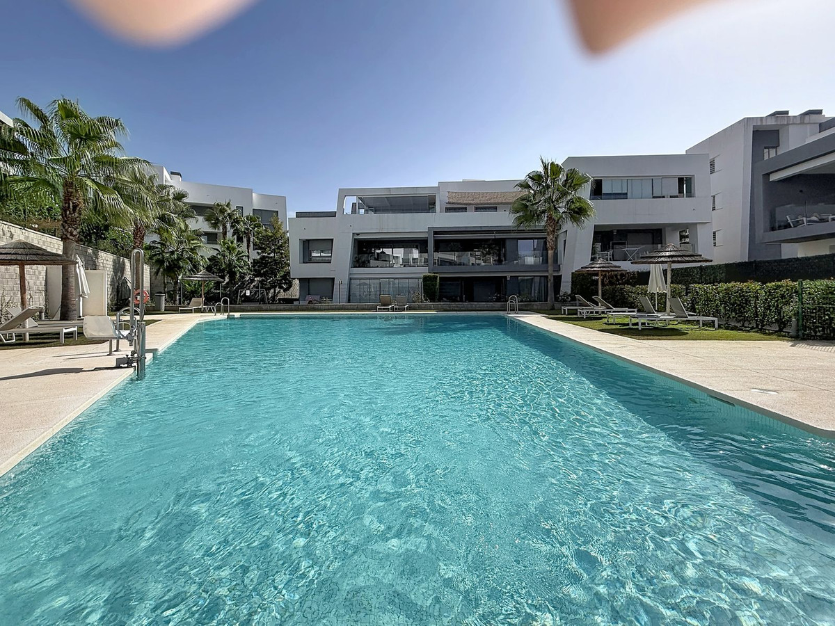 2 Bedroom Apartment in Estepona - Photo 36