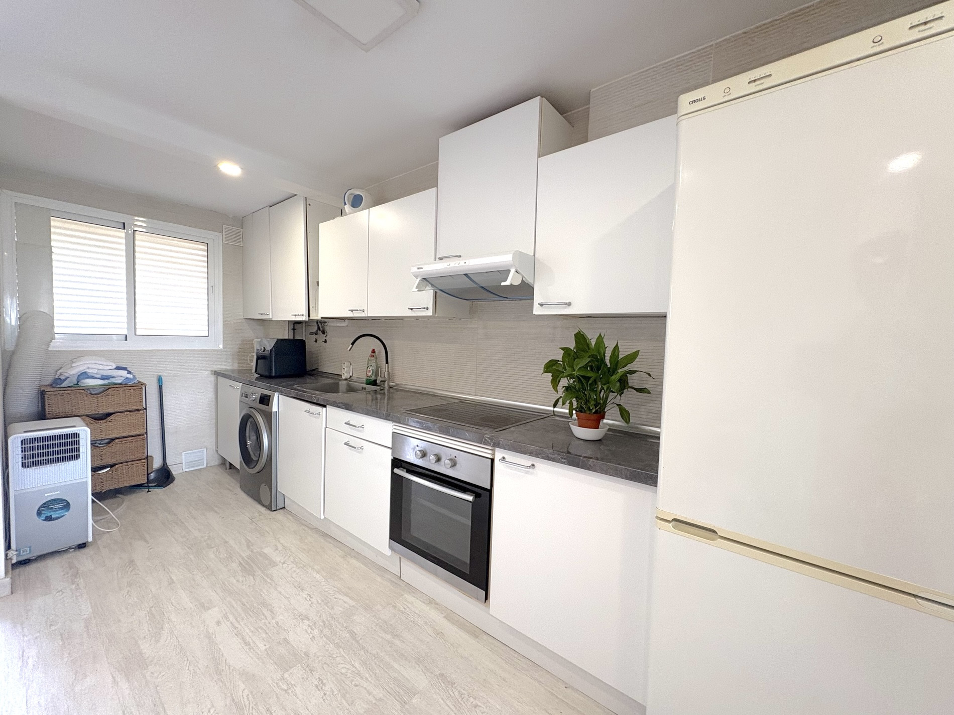 2 Bedroom Apartment in Benalmádena - Photo 10