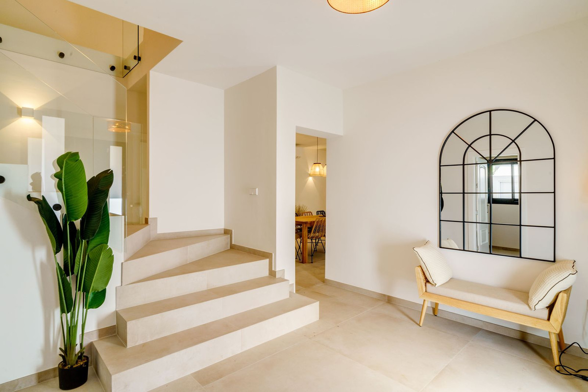 6 Bedroom Villa in Marbella - Photo 31