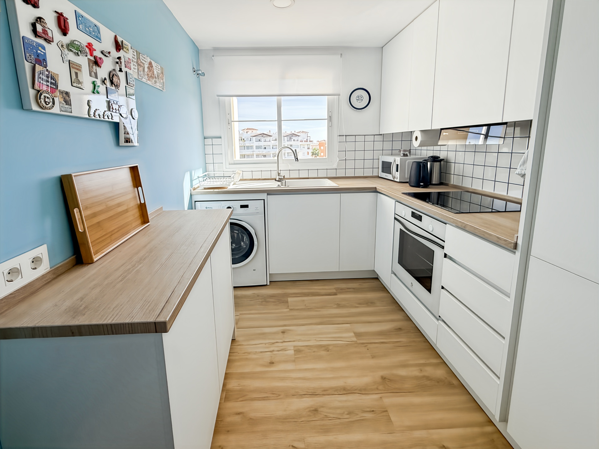2 Bedroom Apartment in Benalmádena - Photo 2