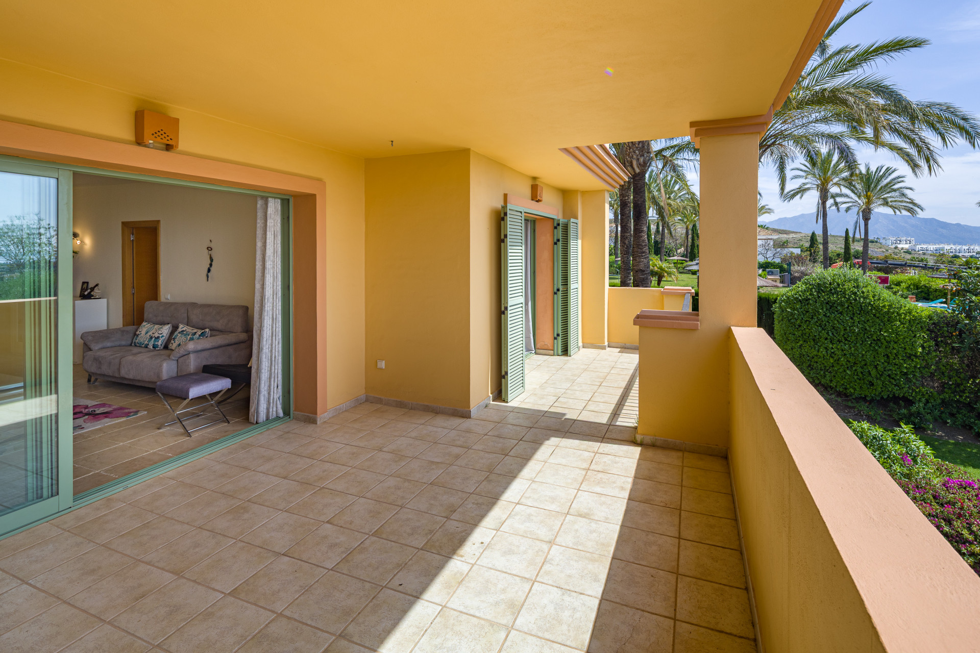 2 Bedroom Apartment in Benahavís - Photo 5