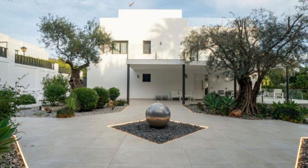 5 Bedroom Townhouse in Marbella - Photo 2
