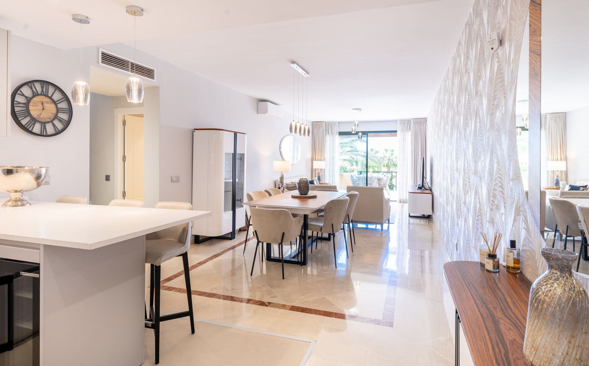 3 Bedroom Penthouse in Estepona - Photo 10