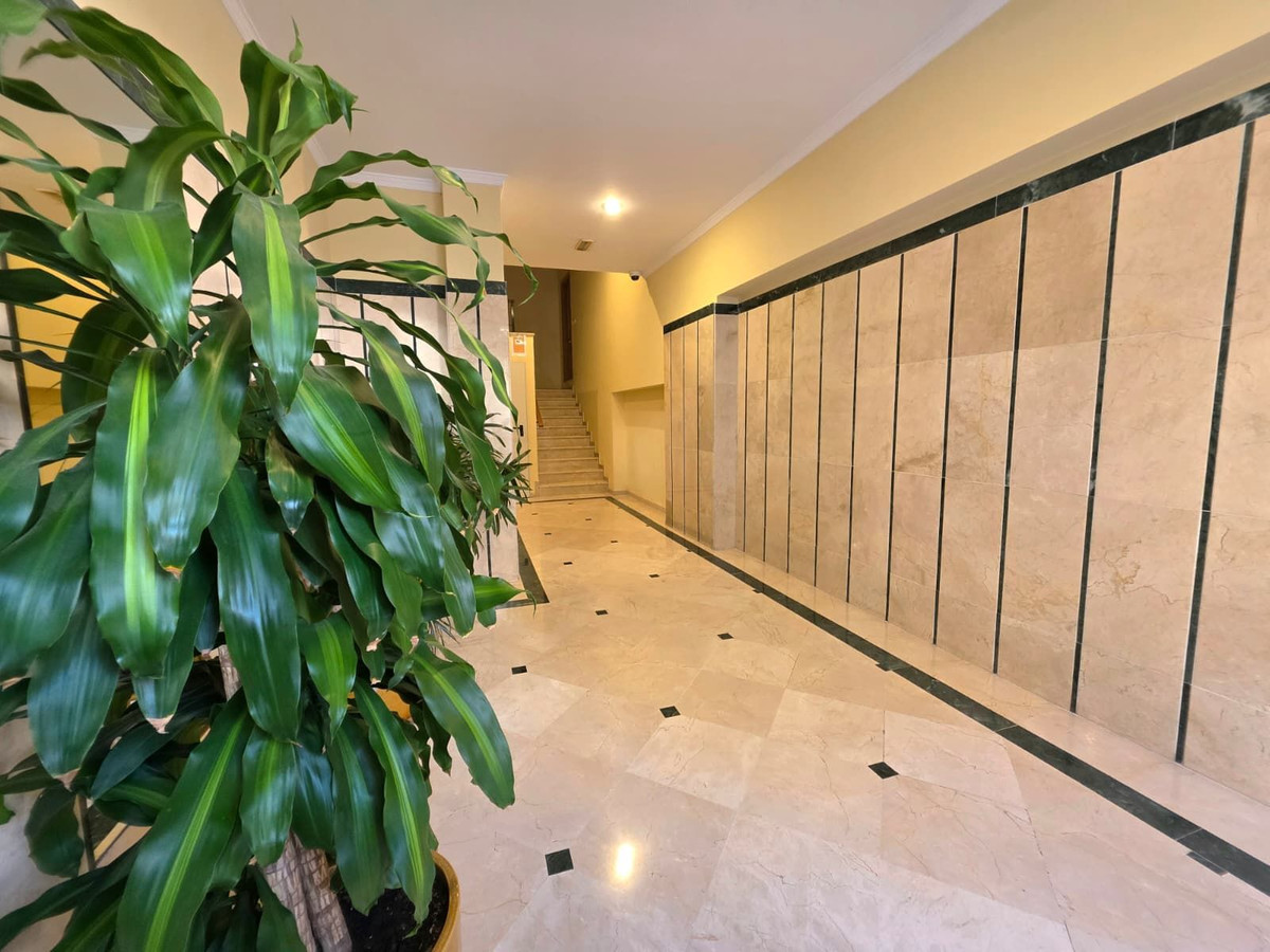 2 Bedroom Apartment in Marbella - Photo 24