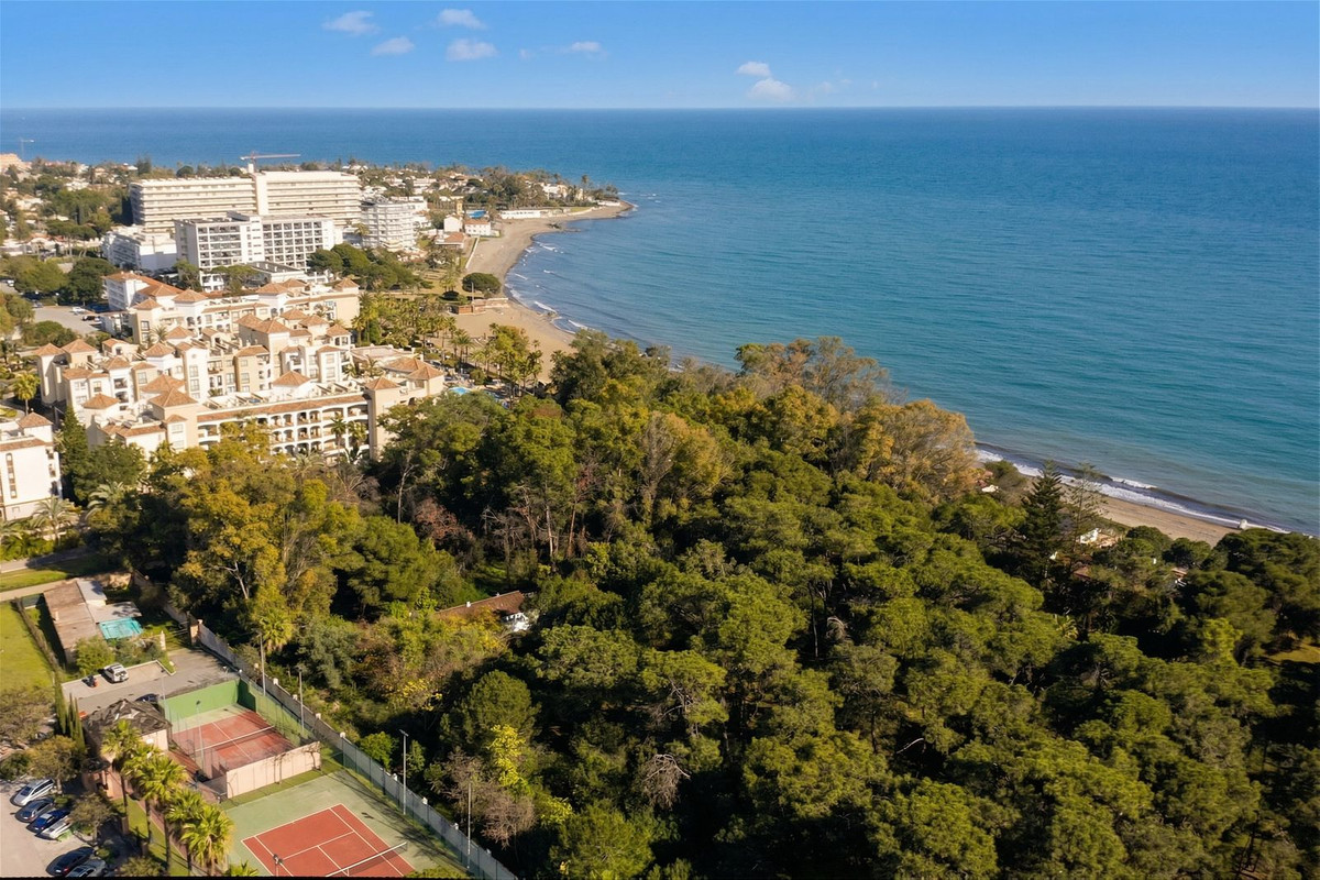 4 Bedroom Villa in Estepona - Photo 14