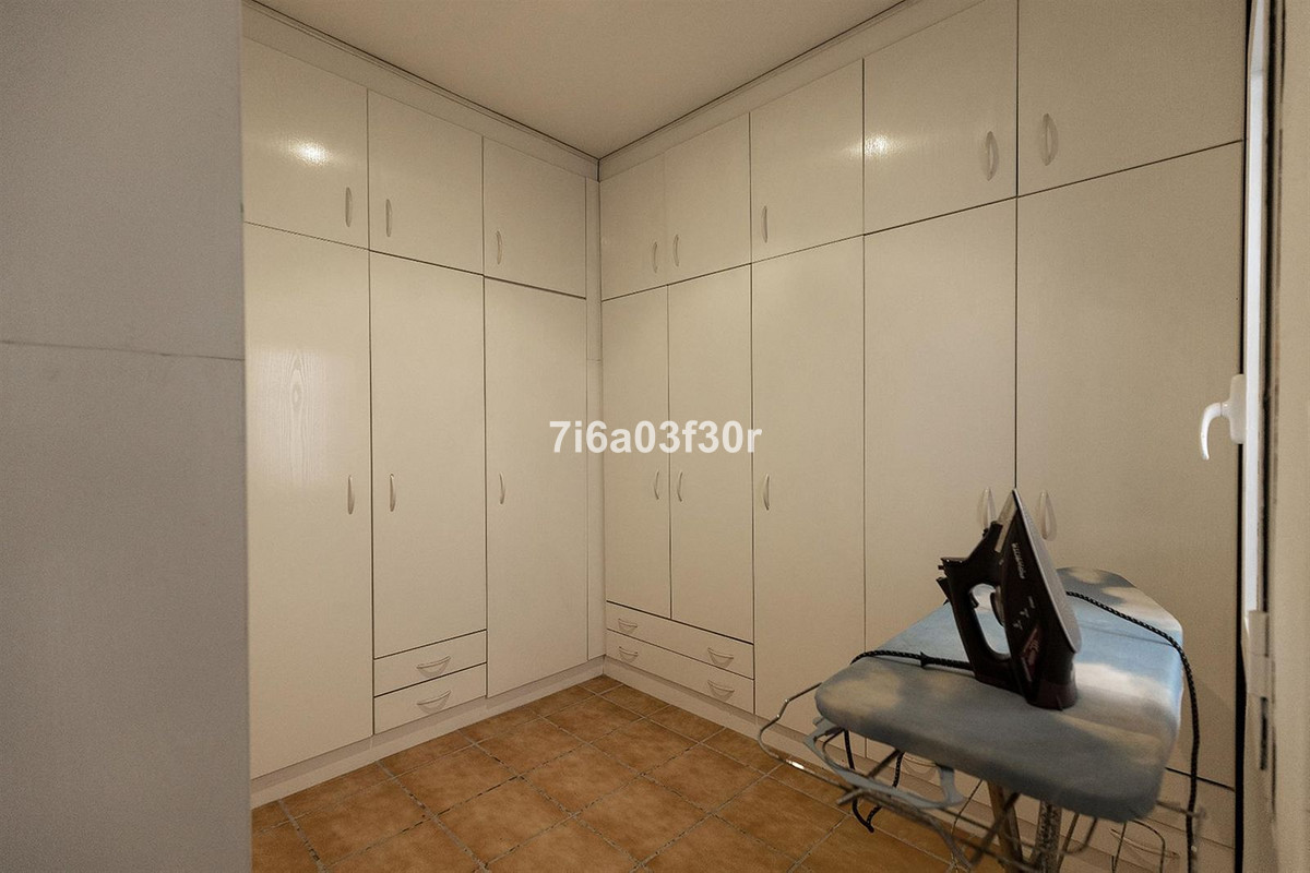 5 Bedroom Townhouse in San Pedro de Alcántara - Photo 29