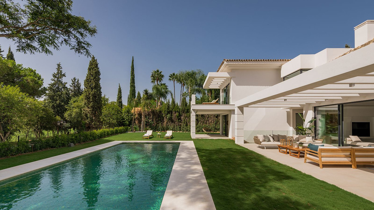 5 Bedroom Villa in Estepona - Photo 27