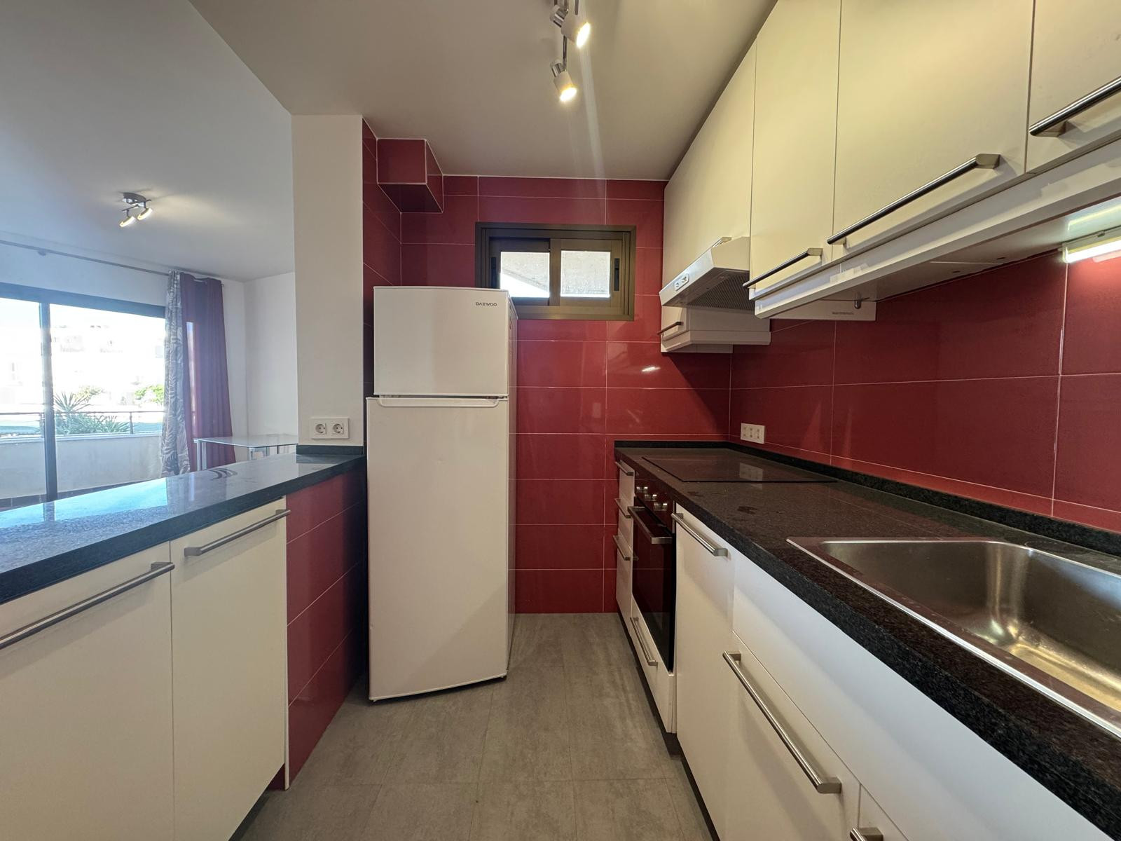 2 Bedroom Apartment in Estepona - Photo 3
