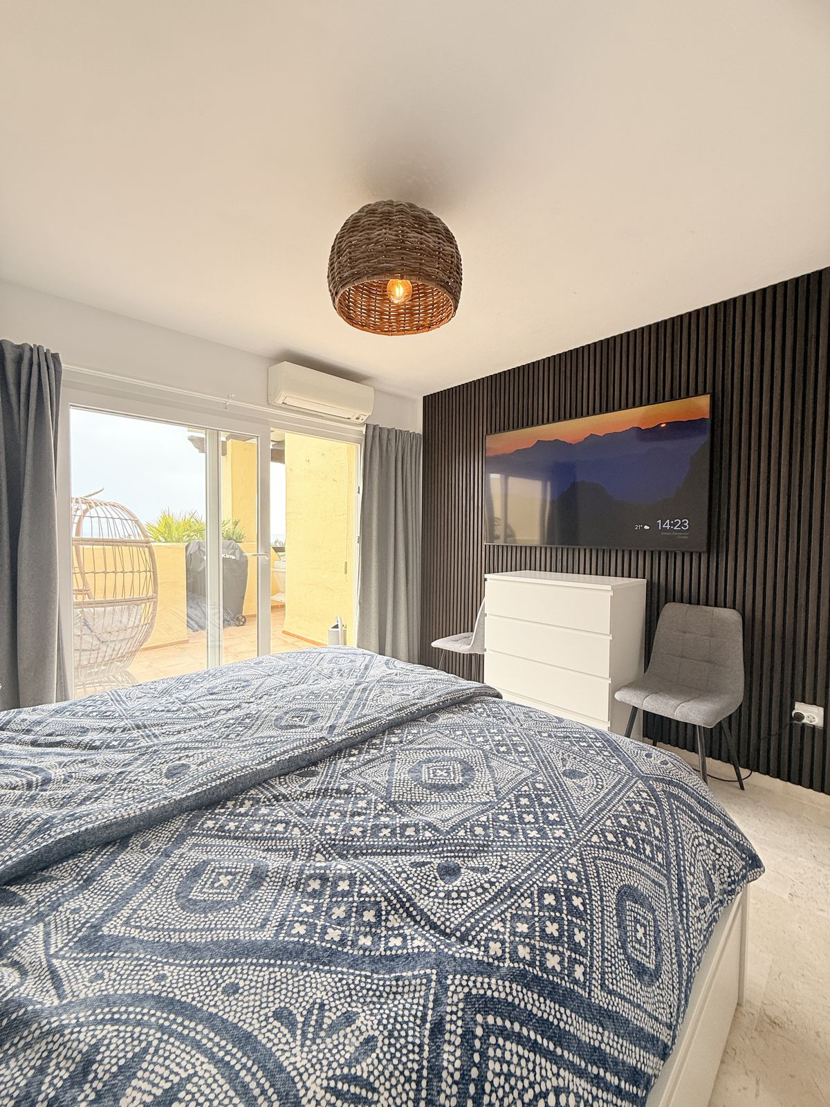 2 Bedroom Apartment in Estepona - Photo 8