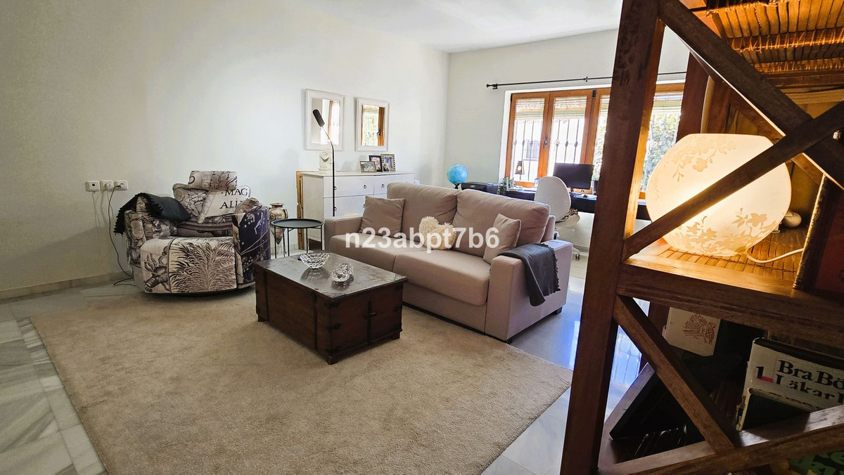 2 Bedroom Apartment in Benahavís - Photo 4