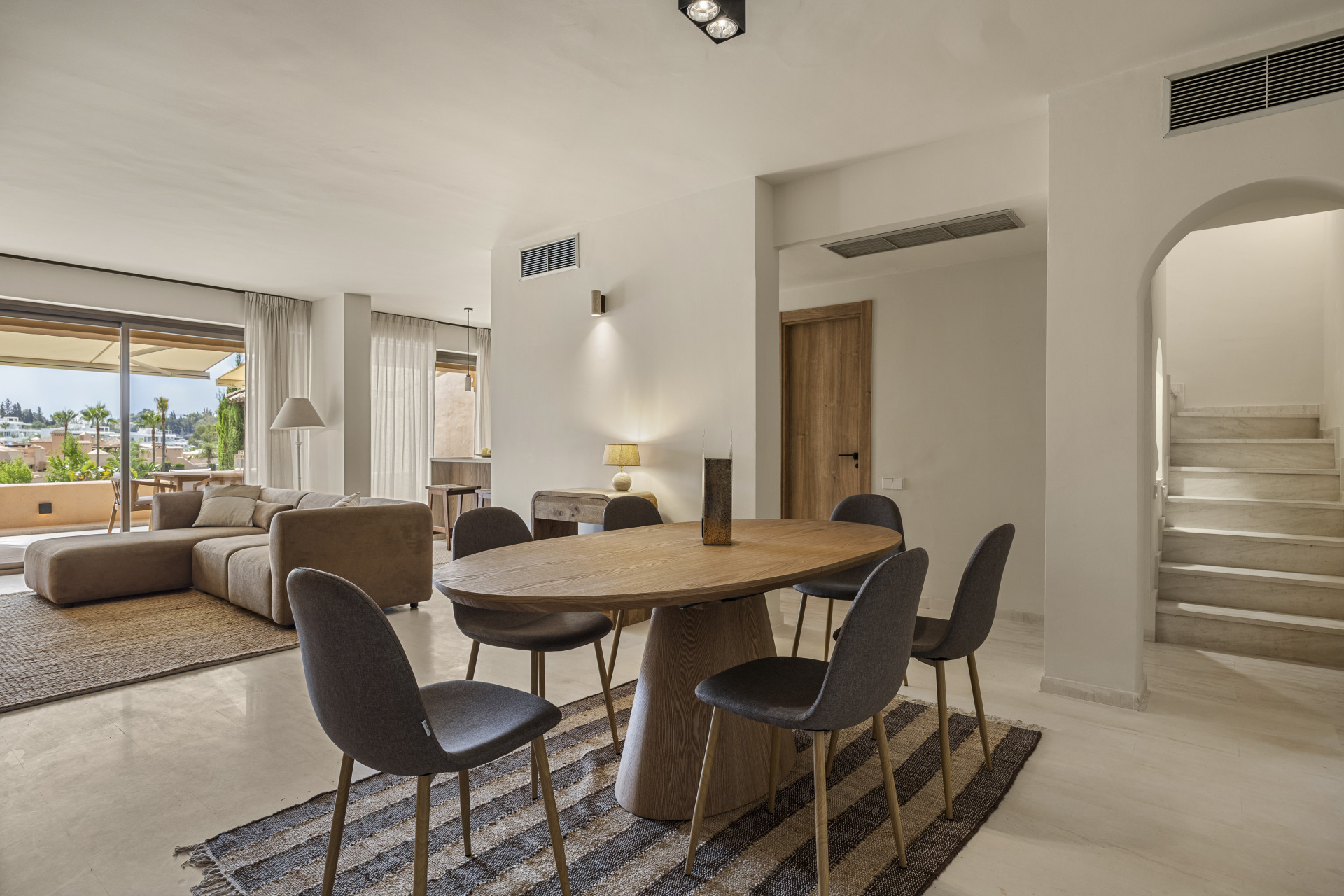 3 Bedroom Penthouse in Estepona - Photo 3