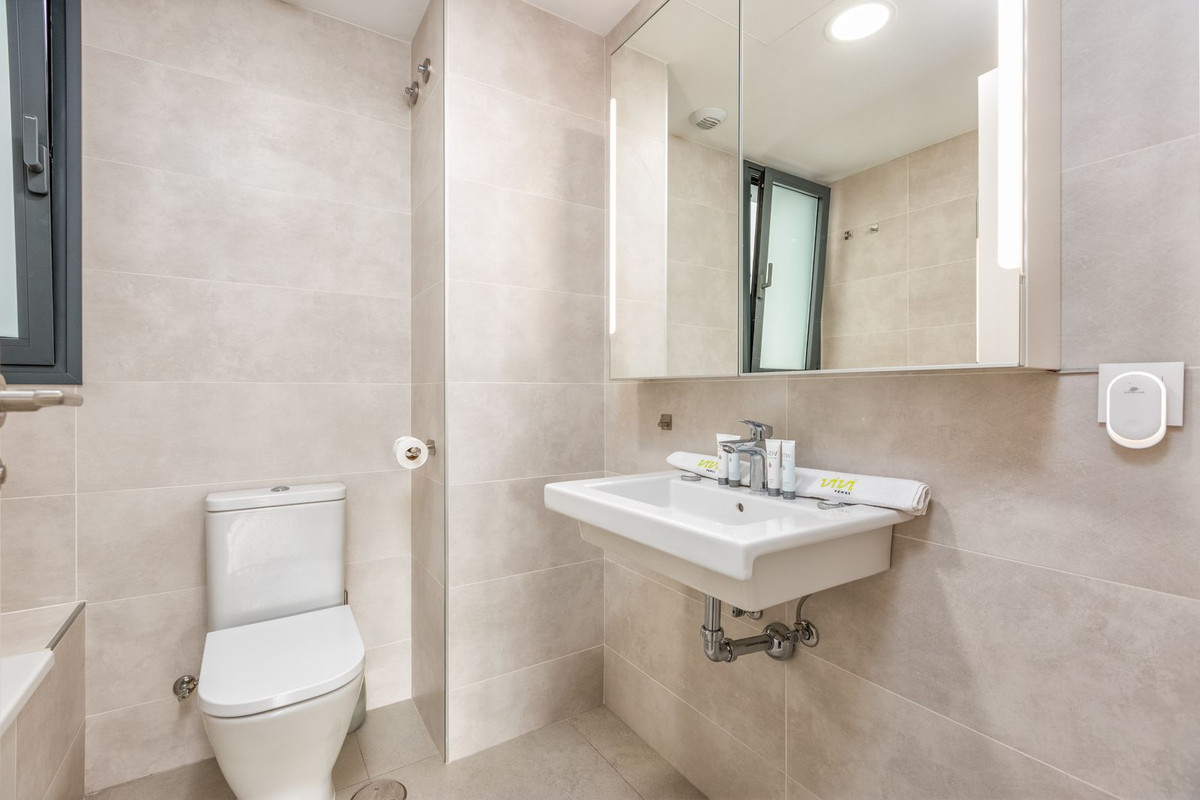 2 Bedroom Apartment in Fuengirola - Photo 19