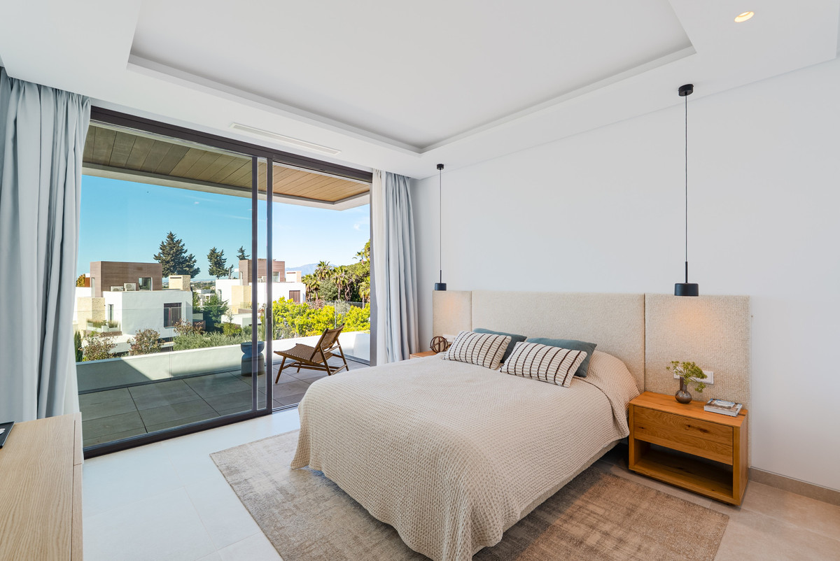4 Bedroom Villa in Marbella - Photo 19