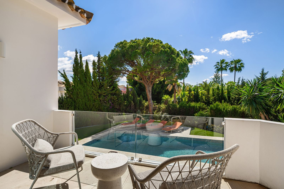 4 Bedroom Villa in Marbella - Photo 27