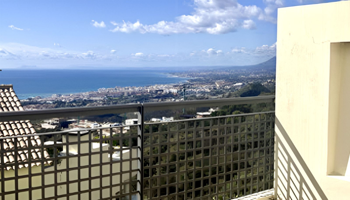 2 Bedroom Apartment in Marbella - Photo 10