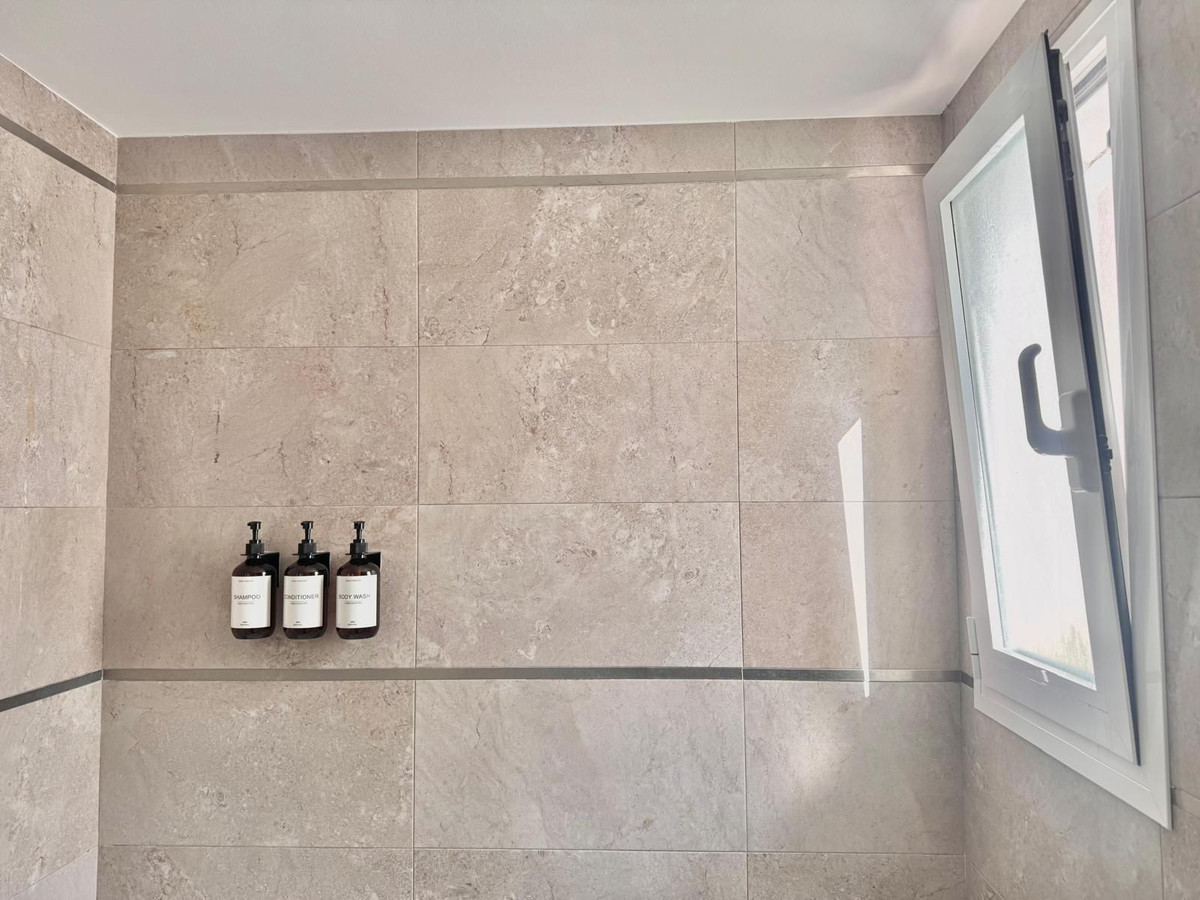 3 Bedroom Apartment in Fuengirola - Photo 19