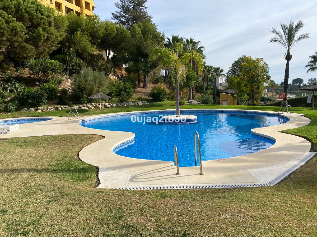 2 Bedroom Apartment in Estepona - Photo 18