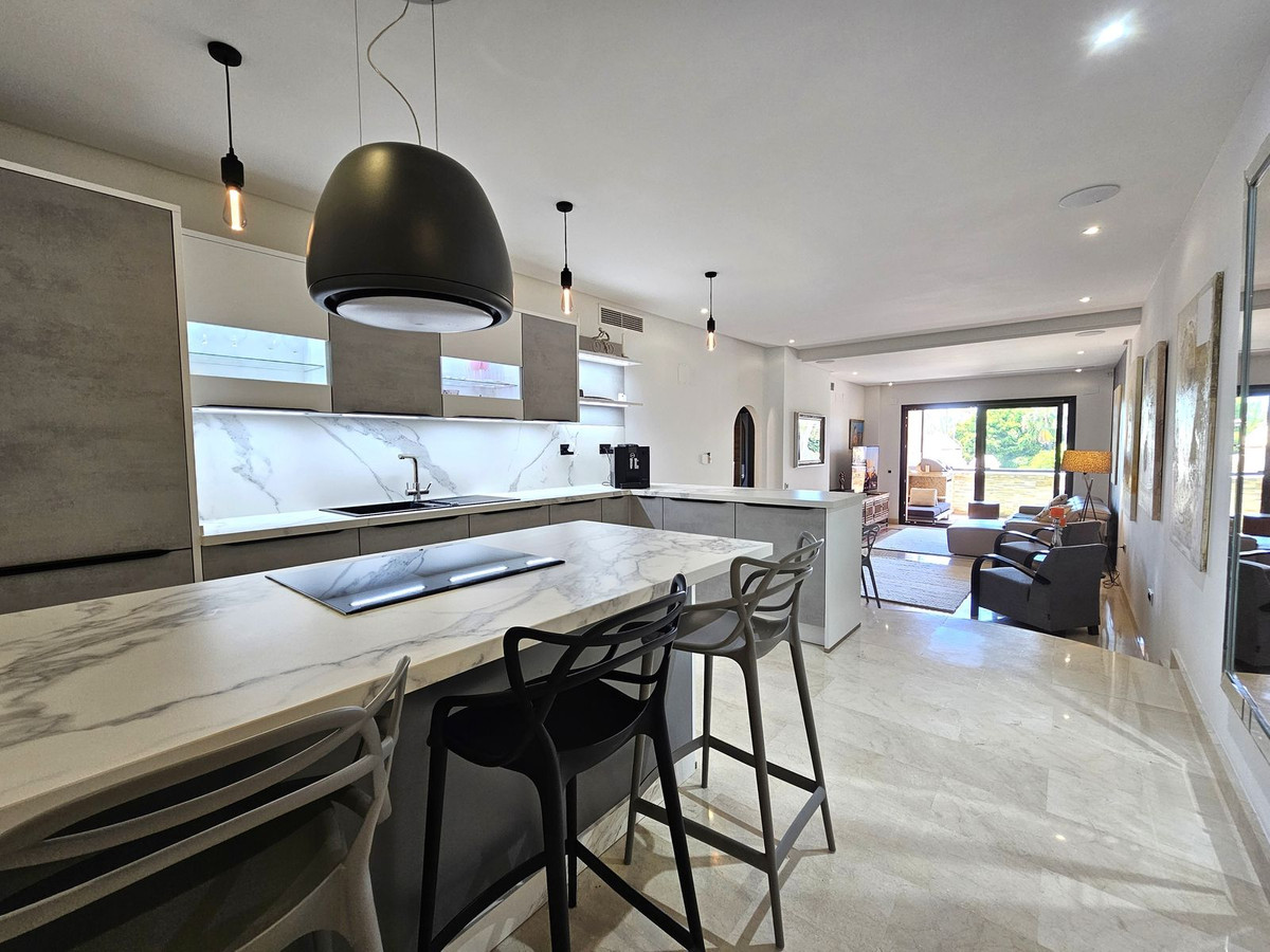 3 Bedroom Apartment in Marbella - Photo 4