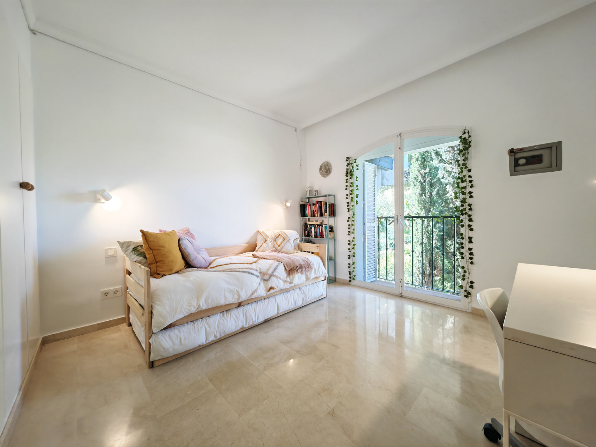 4 Bedroom Townhouse in Benahavís - Photo 16