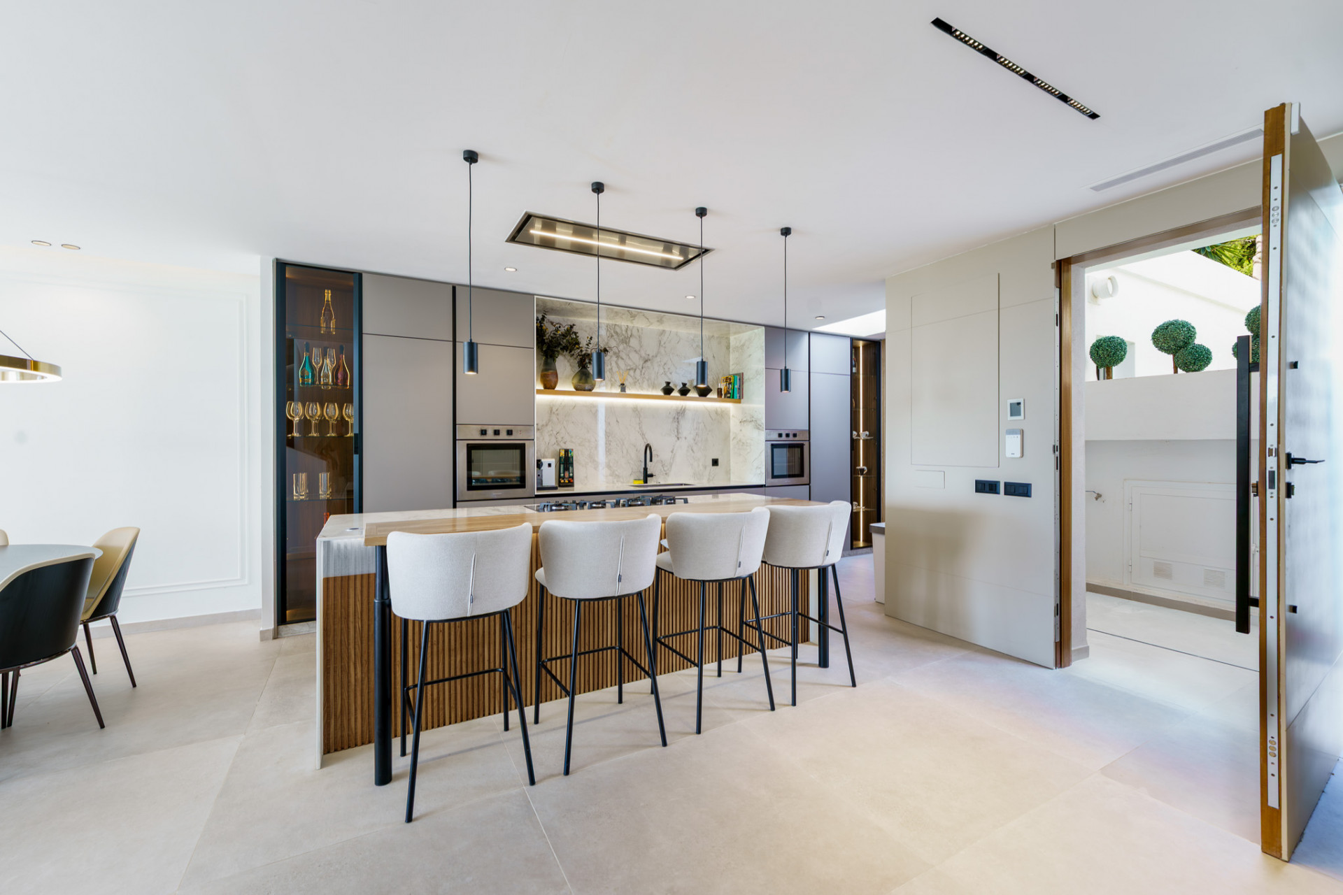 4 Bedroom Townhouse in Benahavís - Photo 8