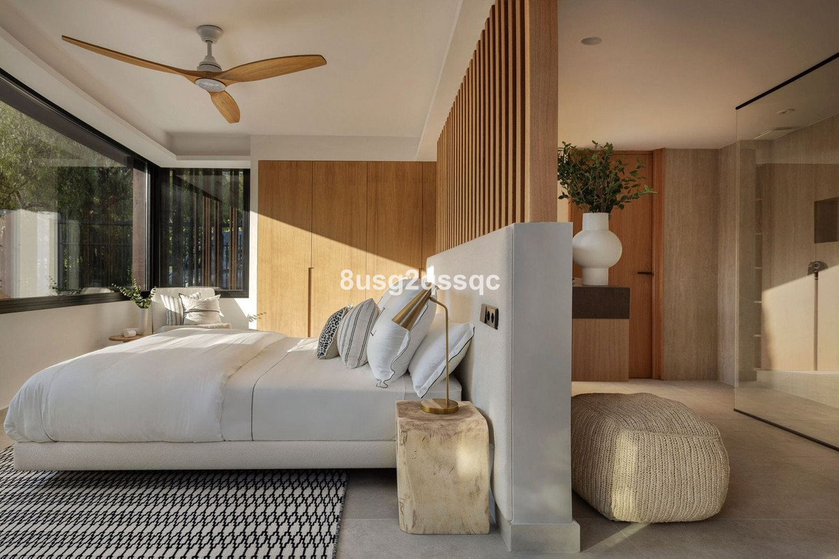 6 Bedroom Villa in Marbella - Photo 9