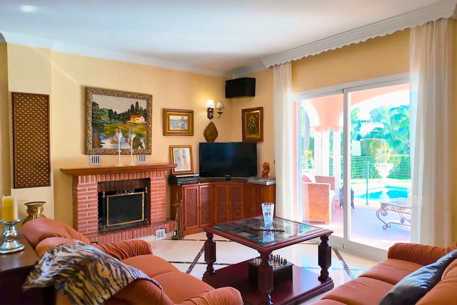 5 Bedroom Villa in Mijas - Photo 3