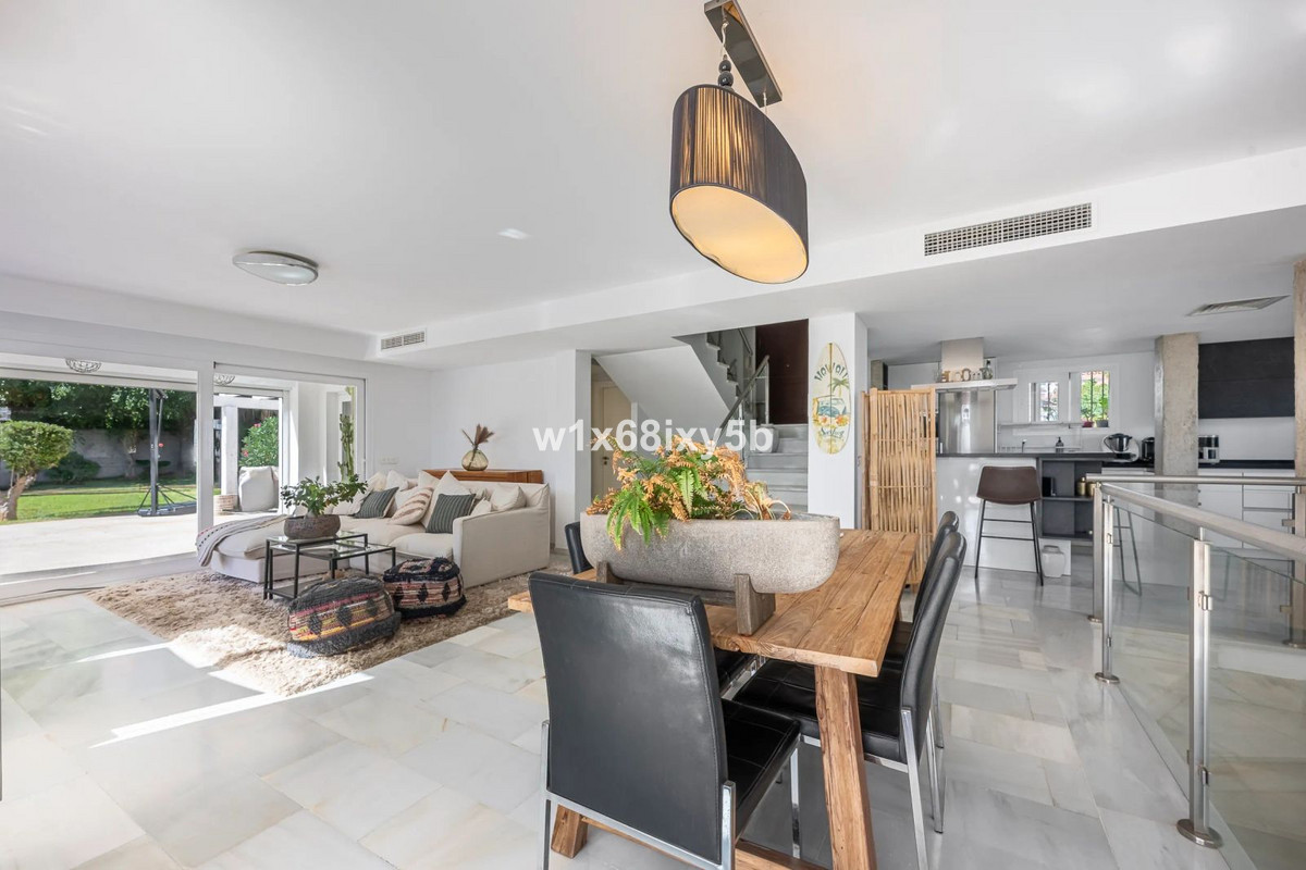 4 Bedroom Villa in Marbella - Photo 4