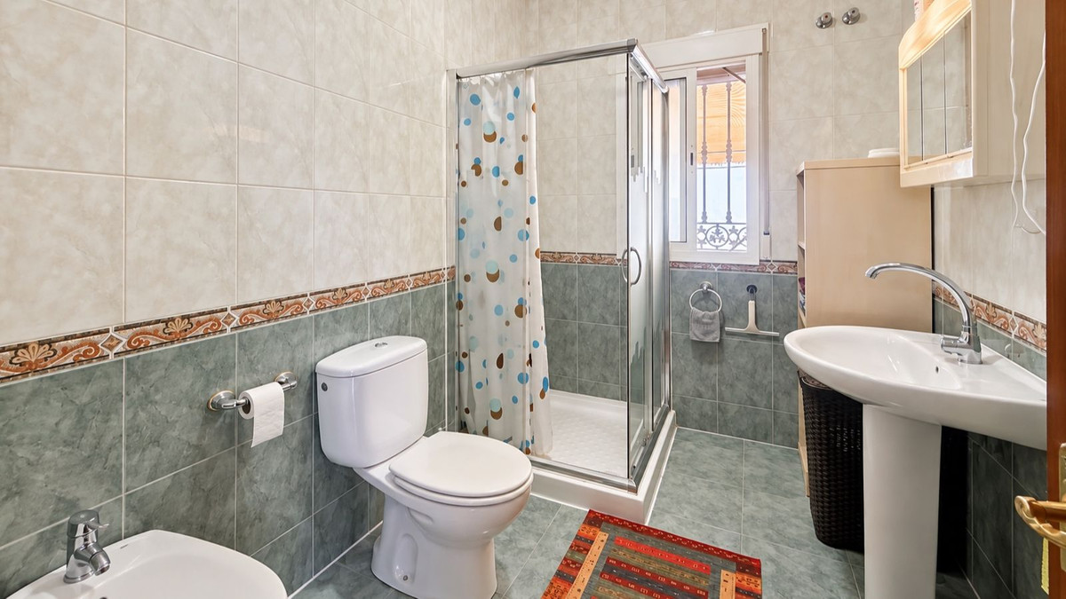 3 Bedroom Villa in Colmenar - Photo 21