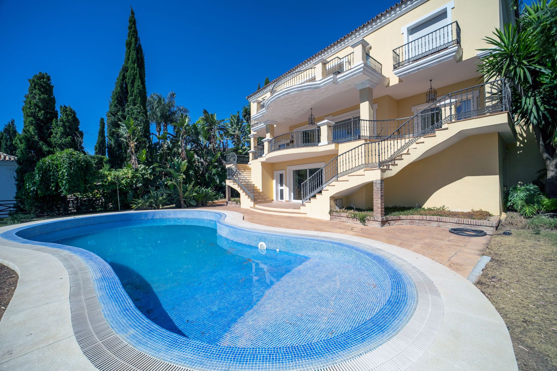 8 Bedroom Villa in Marbella - Foto 2