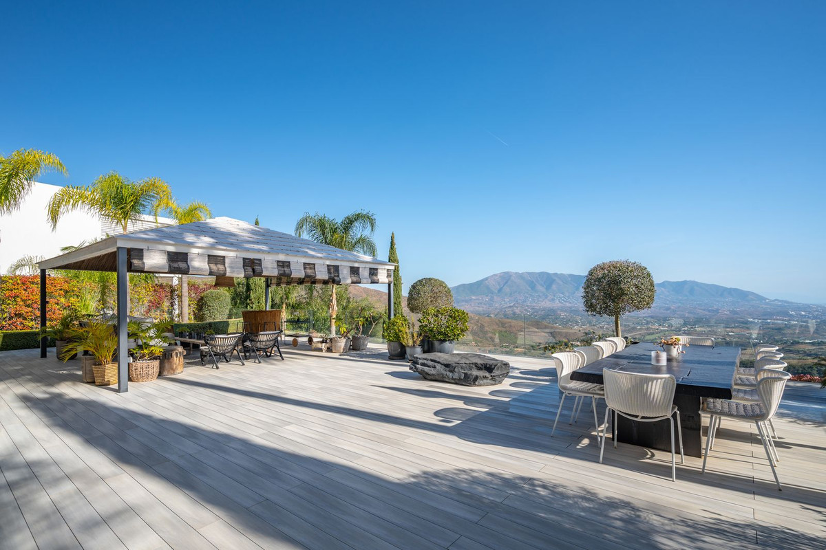 6 Bedroom Villa in Marbella - Photo 10