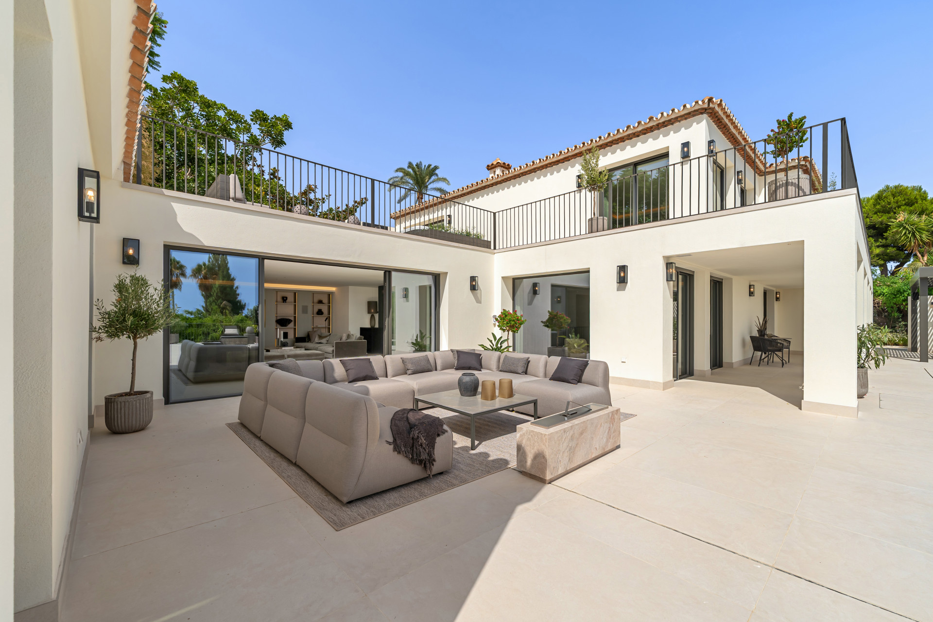 5 Bedroom Villa in Marbella - Photo 8