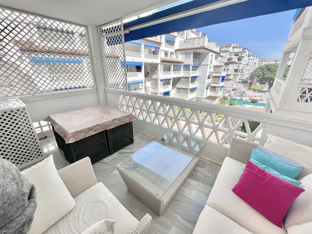 2 Bedroom Apartment in Marbella - Photo 2