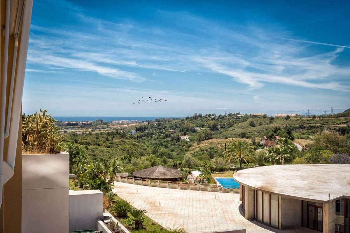 3 Bedroom Penthouse in Estepona - Photo 23