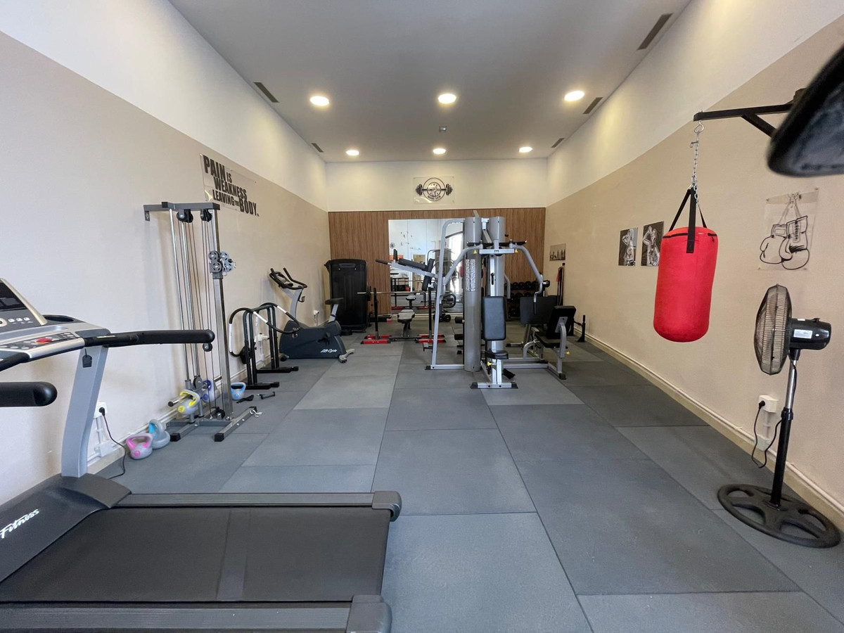 2 Bedroom Apartment in Estepona - Photo 32