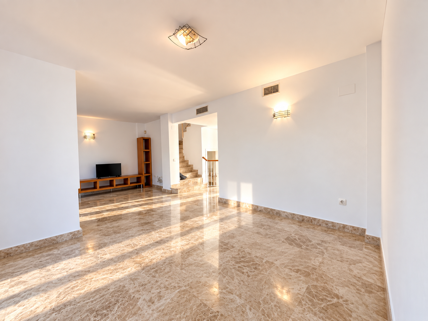3 Bedroom Townhouse in Marbella - Photo 6