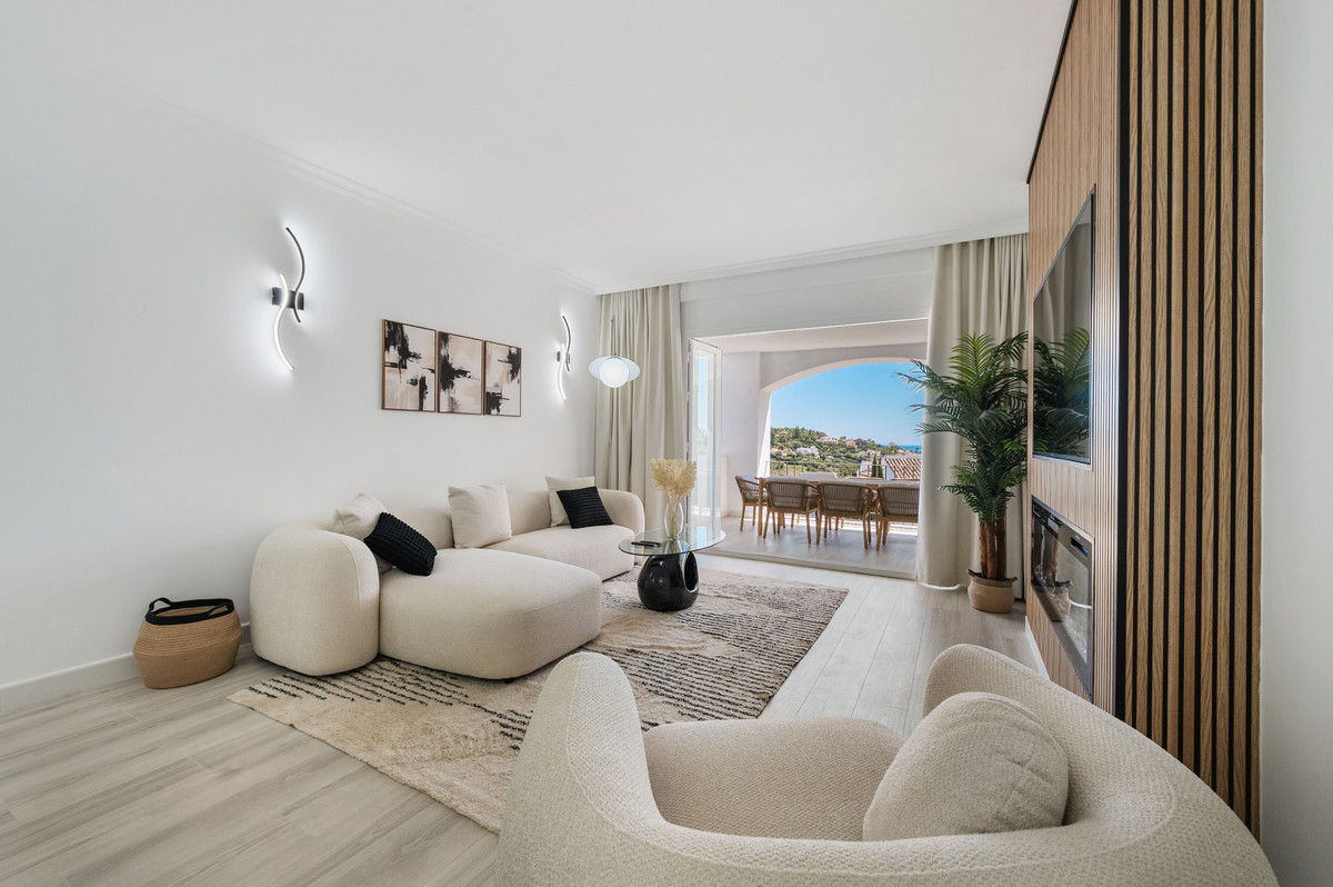 3 Bedroom Apartment in Benahavís - Photo 4