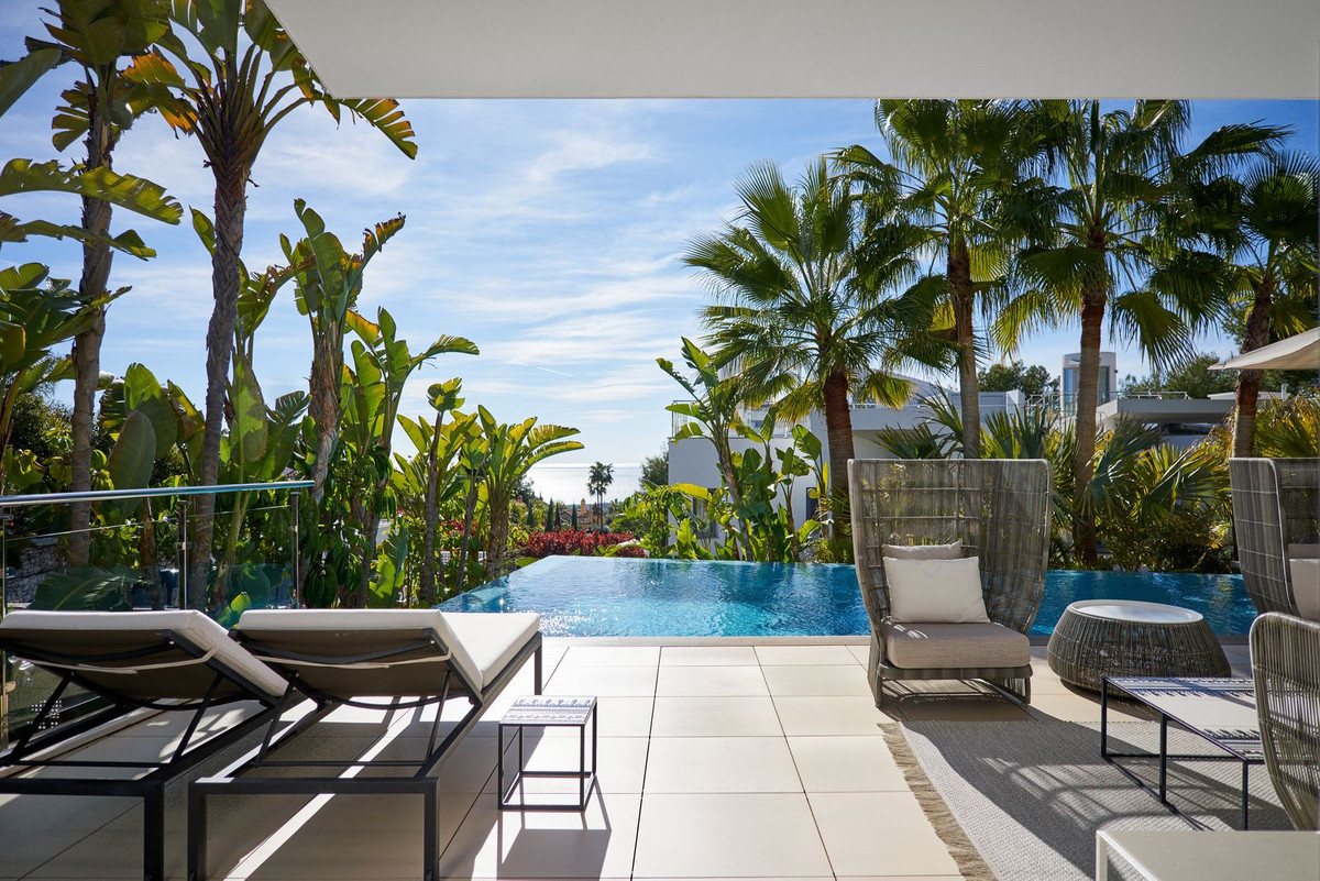 4 Bedroom Villa in Marbella - Photo 2