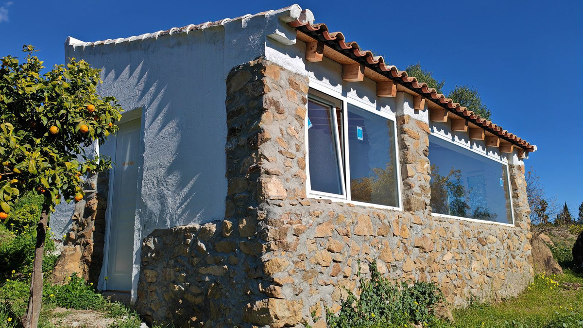 Chalet de 4 dormitorios con piscina en Málaga – Foto 4